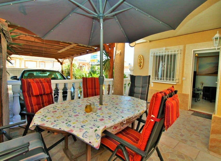 3 makuuhuone Huvila myytävänä paikassa Playa Flamenca mukana uima-altaan 
autotalli - 259 950 € (Ref: 10112182)