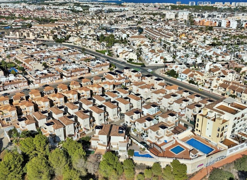 3 makuuhuone Huvila myytävänä paikassa Playa Flamenca mukana uima-altaan 
autotalli - 259 950 € (Ref: 10112182)
