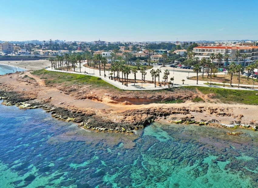 3 makuuhuone Huvila myytävänä paikassa Playa Flamenca mukana uima-altaan 
autotalli - 259 950 € (Ref: 10112182)