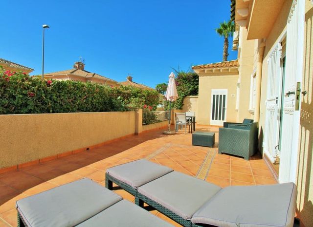 2 makuuhuone Huoneisto myytävänä paikassa Villamartin, Orihuela mukana uima-altaan 
autotalli - 194 950 € (Ref: 10112183)