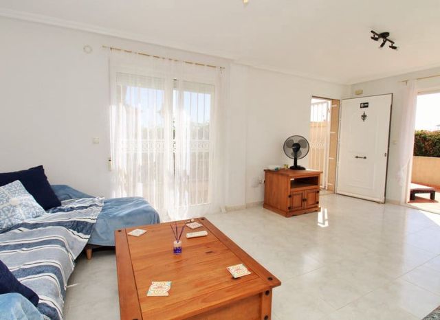 2 makuuhuone Huoneisto myytävänä paikassa Villamartin, Orihuela mukana uima-altaan 
autotalli - 194 950 € (Ref: 10112183)