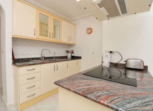 2 makuuhuone Huoneisto myytävänä paikassa Villamartin, Orihuela mukana uima-altaan 
autotalli - 194 950 € (Ref: 10112183)