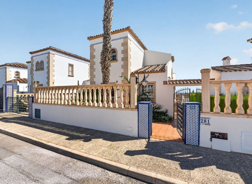 3 sovrum Villa till salu i Villamartin med pool - 529 000 € (Ref: 10118019)