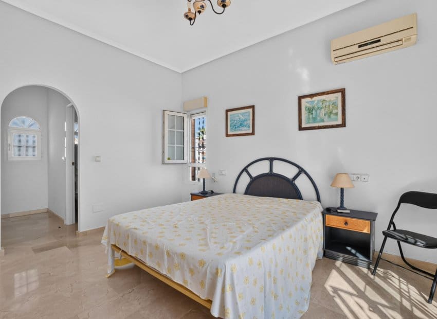 3 sovrum Villa till salu i Villamartin med pool - 529 000 € (Ref: 10118019)