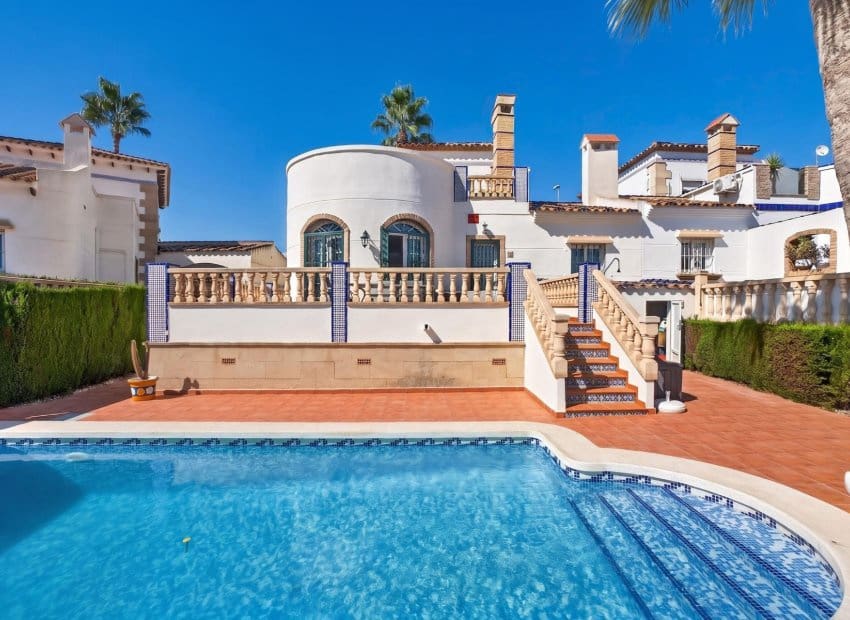 3 sovrum Villa till salu i Villamartin med pool - 529 000 € (Ref: 10118019)