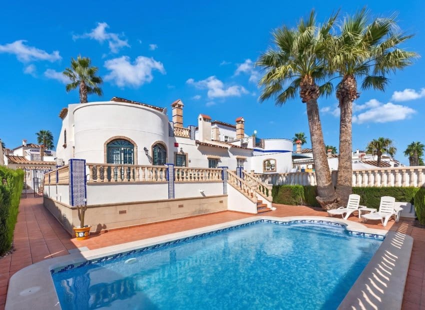 3 sovrum Villa till salu i Villamartin med pool - 529 000 € (Ref: 10118019)