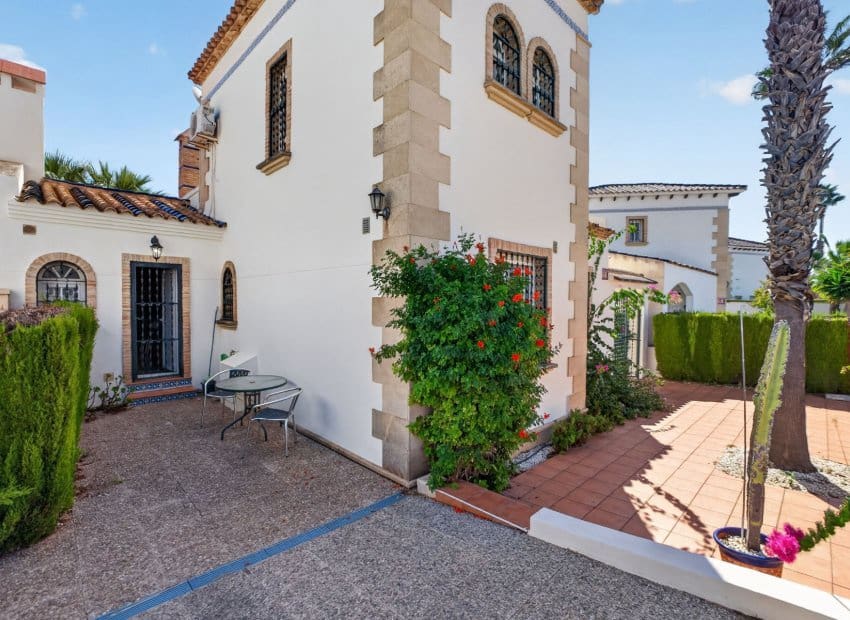 3 sovrum Villa till salu i Villamartin med pool - 529 000 € (Ref: 10118019)