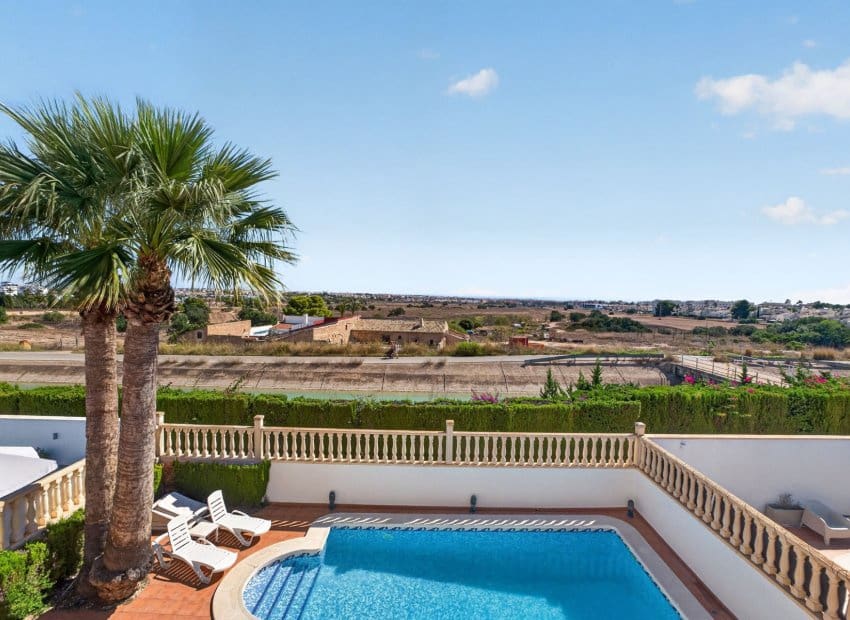 3 sovrum Villa till salu i Villamartin med pool - 529 000 € (Ref: 10118019)
