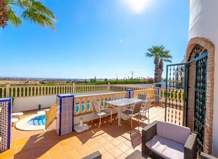 3 sovrum Villa till salu i Villamartin med pool - 529 000 € (Ref: 10118019)