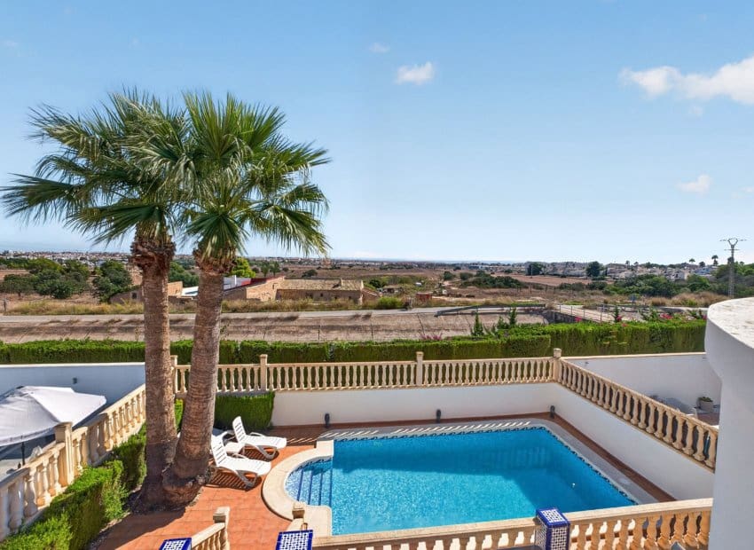 3 sovrum Villa till salu i Villamartin med pool - 529 000 € (Ref: 10118019)