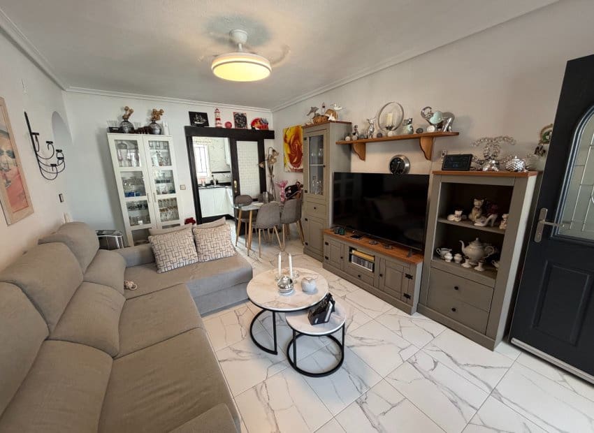2 soveværelse Lejlighed til salg i Entre Naranjos med swimmingpool - € 150.000 (Ref: 10118021)
