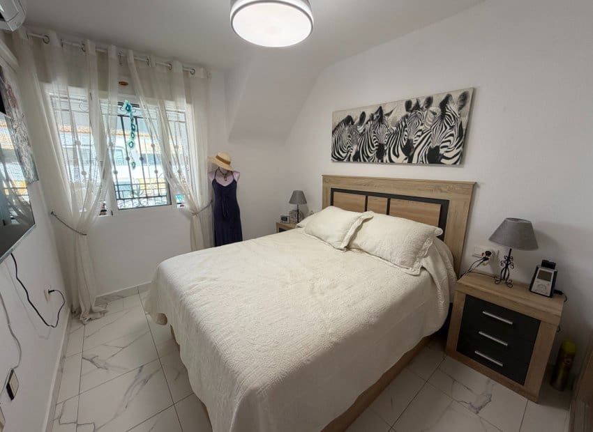 2 soveværelse Lejlighed til salg i Entre Naranjos med swimmingpool - € 150.000 (Ref: 10118021)