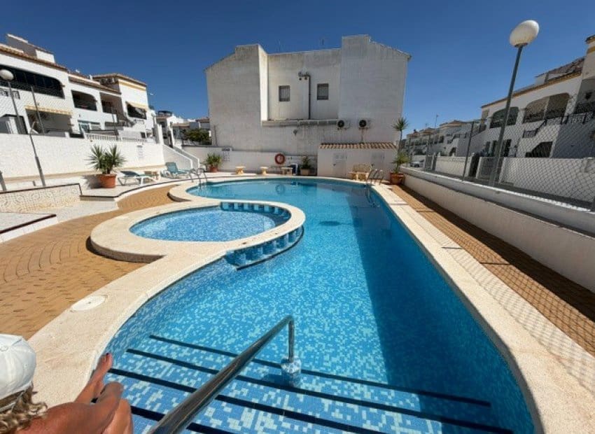 2 soveværelse Lejlighed til salg i Entre Naranjos med swimmingpool - € 150.000 (Ref: 10118021)
