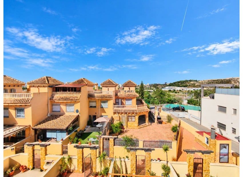 4 slaapkamer Huis te koop in Guardamar del Segura met zwembad garage - € 269.000 (Ref: 10130494)