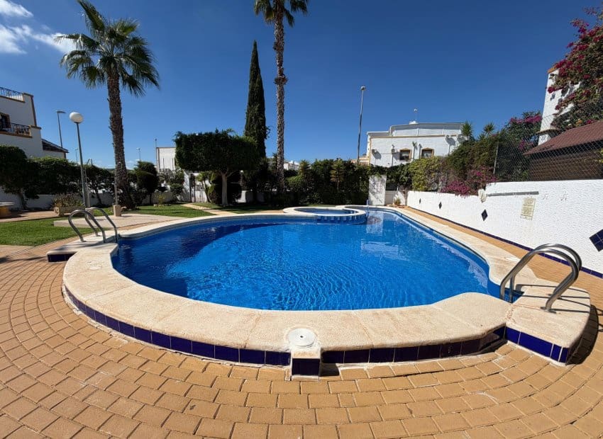 3 quarto Casa em Banda para venda em Entre Naranjos com piscina - 185 000 € (Ref: 10130655)