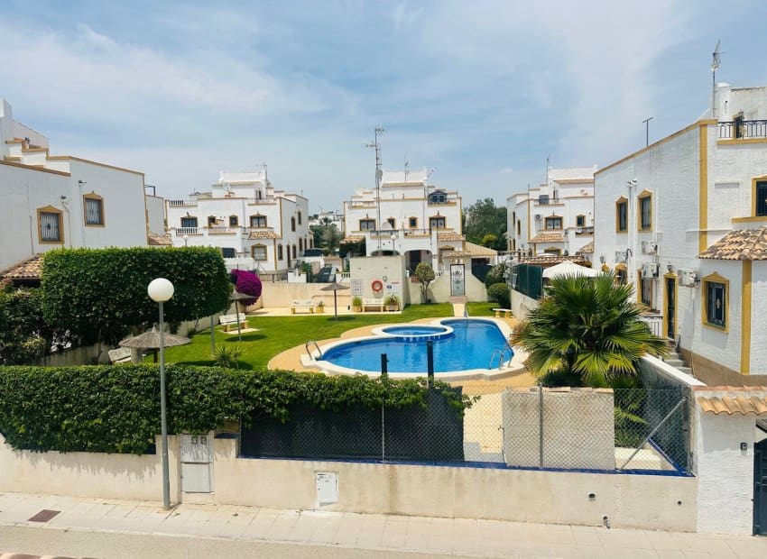 3 quarto Casa em Banda para venda em Entre Naranjos com piscina - 185 000 € (Ref: 10130655)