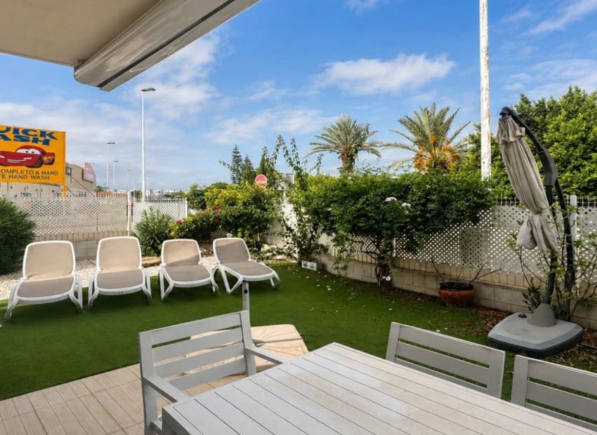 3 makuuhuone Huoneisto myytävänä paikassa Orihuela Costa mukana uima-altaan - 295 000 € (Ref: 10130658)
