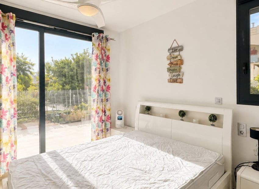 3 makuuhuone Huoneisto myytävänä paikassa Orihuela Costa mukana uima-altaan - 295 000 € (Ref: 10130658)