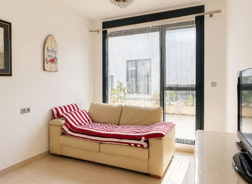 3 makuuhuone Huoneisto myytävänä paikassa Orihuela Costa mukana uima-altaan - 295 000 € (Ref: 10130658)