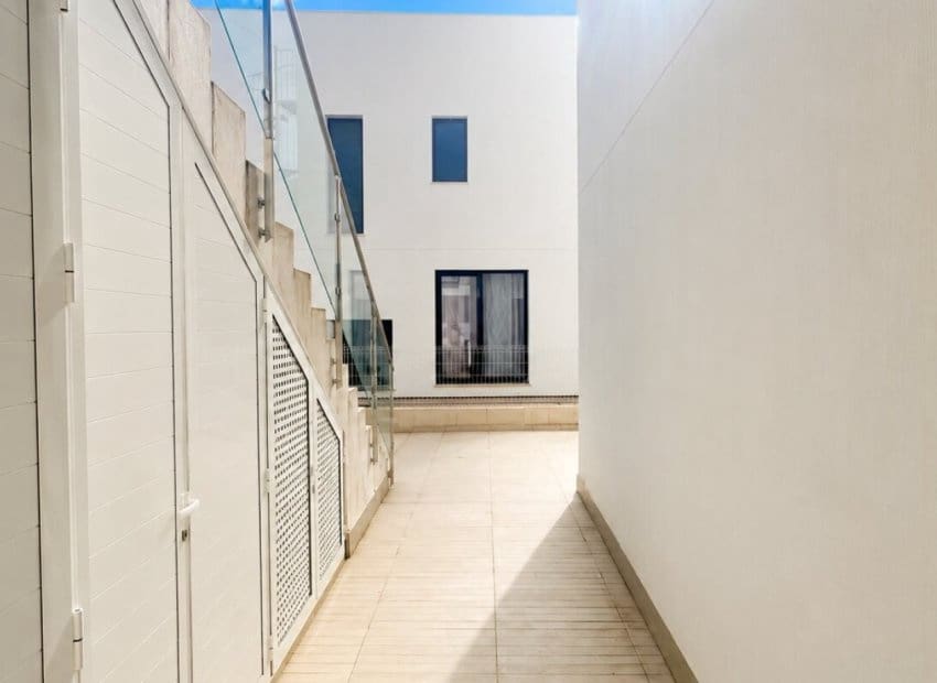 3 makuuhuone Huoneisto myytävänä paikassa Orihuela Costa mukana uima-altaan - 295 000 € (Ref: 10130658)