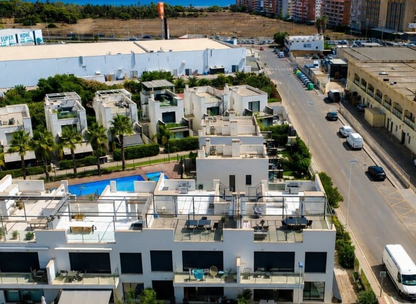 3 makuuhuone Huoneisto myytävänä paikassa Orihuela Costa mukana uima-altaan - 295 000 € (Ref: 10130658)