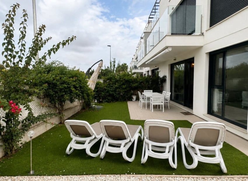 3 makuuhuone Huoneisto myytävänä paikassa Orihuela Costa mukana uima-altaan - 295 000 € (Ref: 10130658)