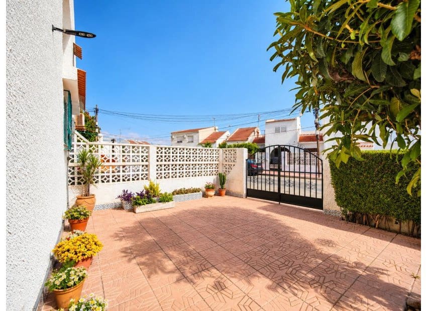 2 quarto Casa em Banda para venda em Torrevieja com piscina garagem - 210 000 € (Ref: 10130659)