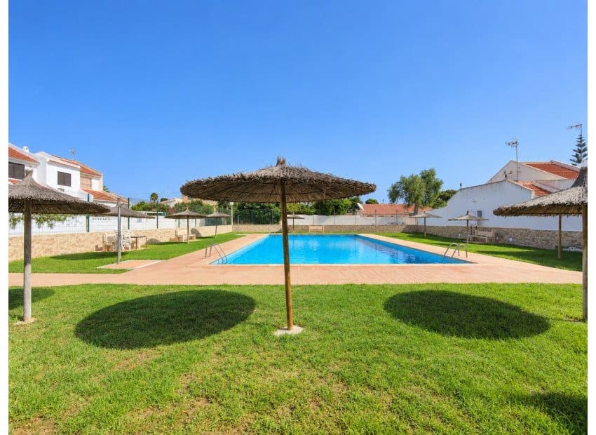 2 quarto Casa em Banda para venda em Torrevieja com piscina garagem - 210 000 € (Ref: 10130659)