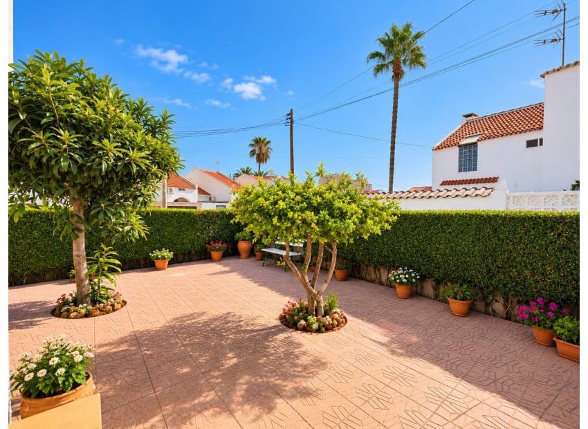 2 quarto Casa em Banda para venda em Torrevieja com piscina garagem - 210 000 € (Ref: 10130659)