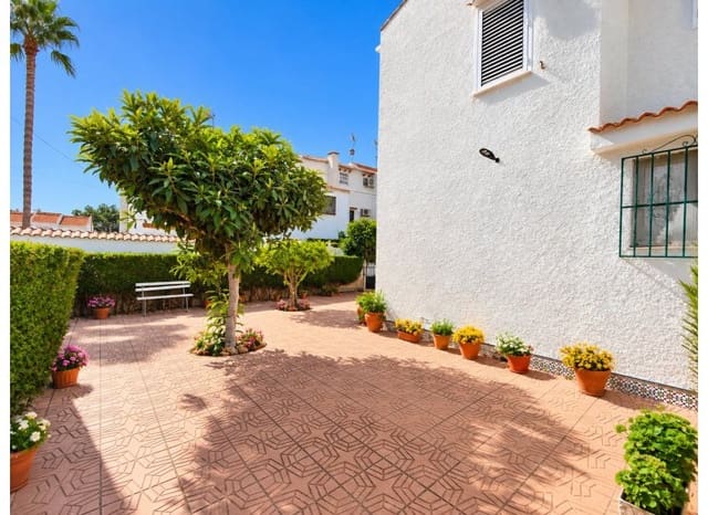 2 soverom Hus til salgs i Nueva Torrevieja, Torrevieja med svømmebasseng garasje - € 210 000 (Ref: 10130659)