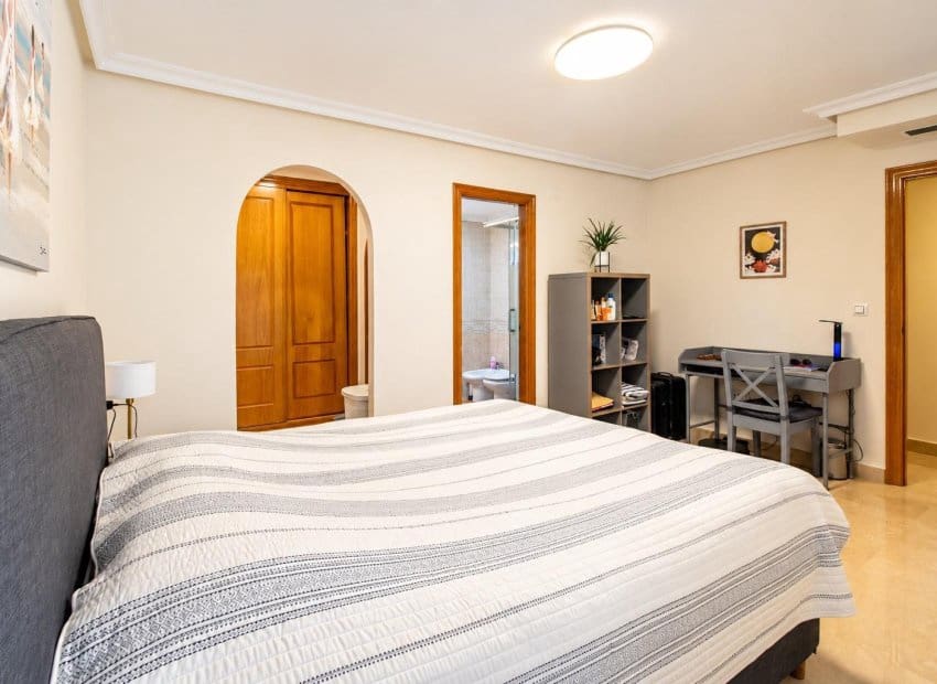 3 soveværelse Lejlighed til salg i Torrevieja med garage - € 259.900 (Ref: 10133422)