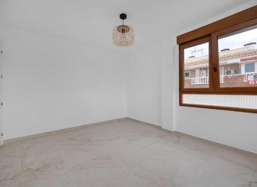 3 chambre Appartement à vendre à Torrevieja - 215 000 € (Ref: 10133425)
