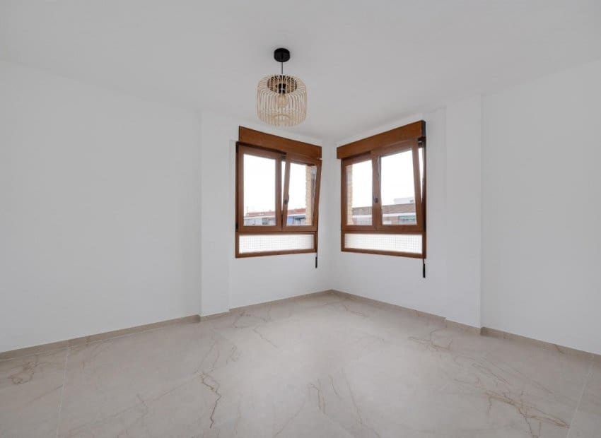 3 chambre Appartement à vendre à Torrevieja - 215 000 € (Ref: 10133425)