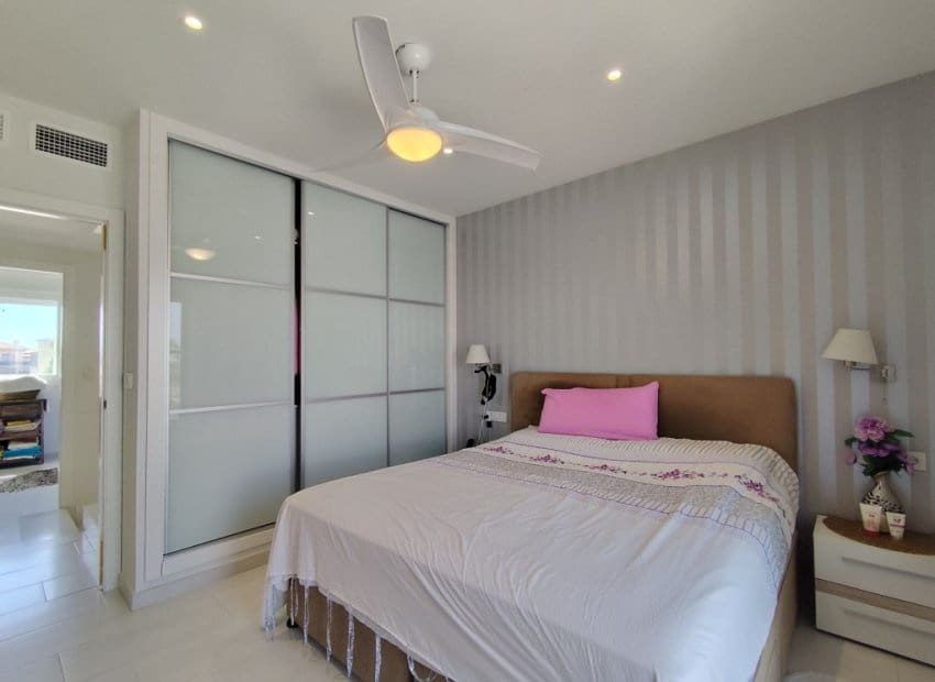 4 chambre Maison de Ville à vendre à Torrevieja avec piscine garage - 399 000 € (Ref: 10133426)