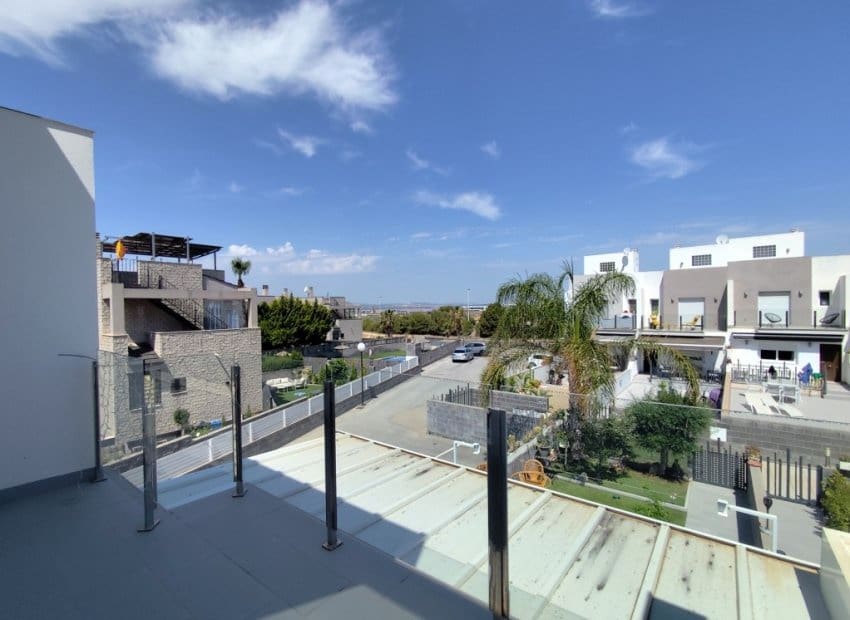 4 chambre Maison de Ville à vendre à Torrevieja avec piscine garage - 399 000 € (Ref: 10133426)