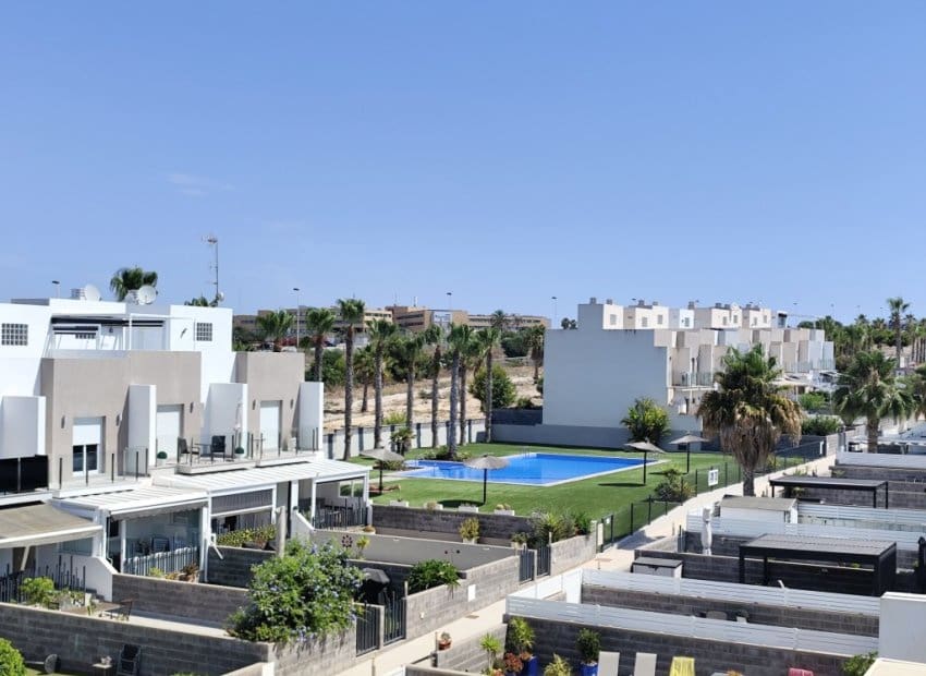 4 chambre Maison de Ville à vendre à Torrevieja avec piscine garage - 399 000 € (Ref: 10133426)