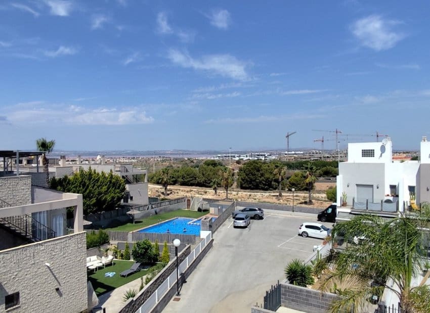 4 chambre Maison de Ville à vendre à Torrevieja avec piscine garage - 399 000 € (Ref: 10133426)