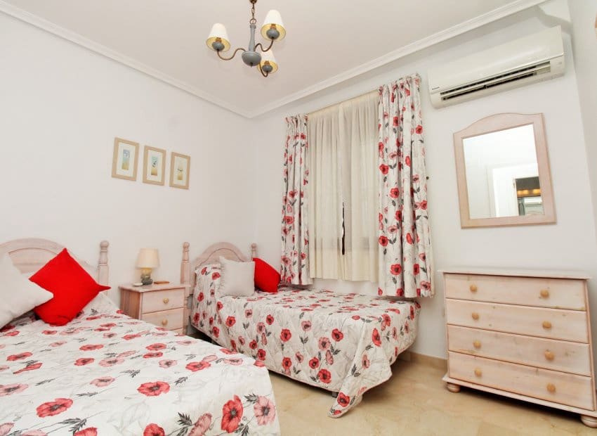 2 quarto Apartamento para venda em Villamartin com piscina - 189 950 € (Ref: 10133428)