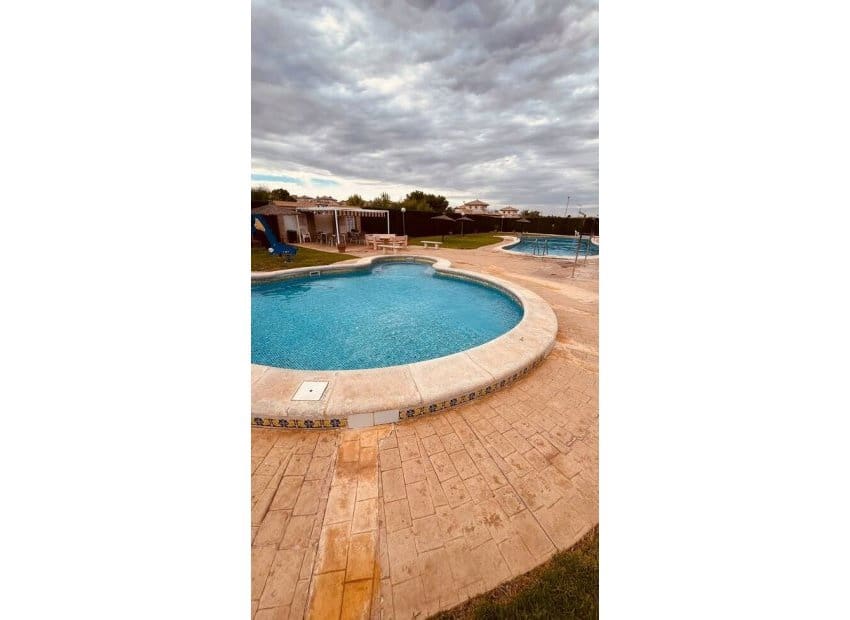 3 sovrum Villa till salu i Villamartin med pool - 299 950 € (Ref: 10144840)