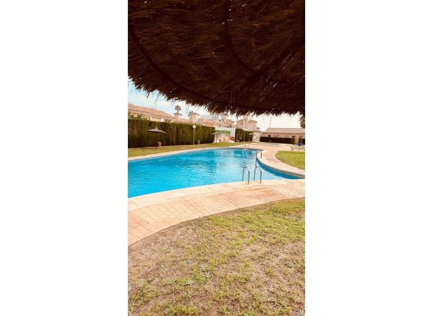 3 sovrum Villa till salu i Villamartin med pool - 299 950 € (Ref: 10144840)