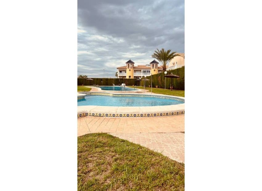 3 sovrum Villa till salu i Villamartin med pool - 299 950 € (Ref: 10144840)