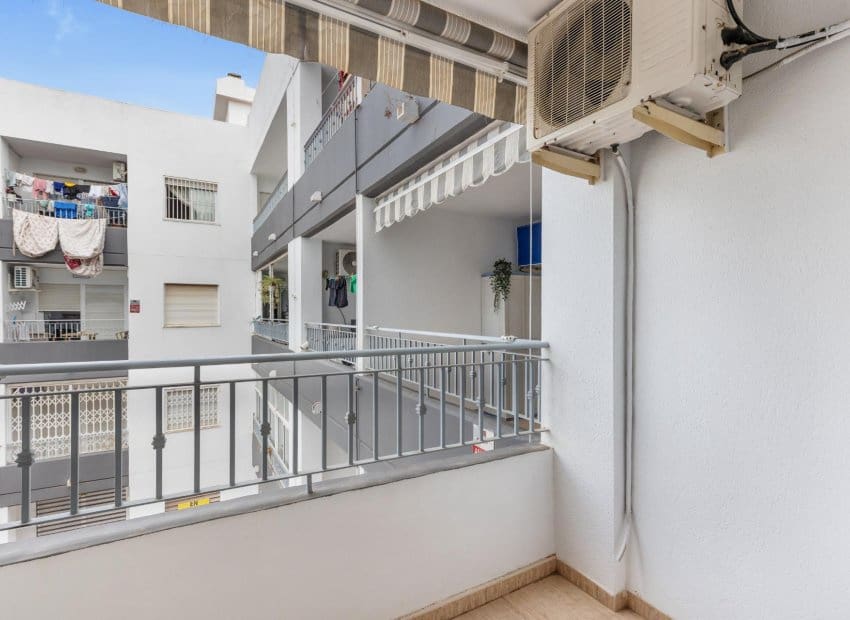 2 chambre Appartement à vendre à Torrevieja avec piscine garage - 125 000 € (Ref: 10144852)