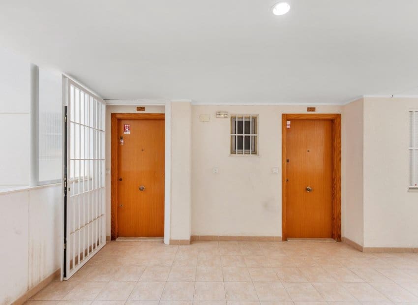 2 chambre Appartement à vendre à Torrevieja avec piscine garage - 125 000 € (Ref: 10144852)