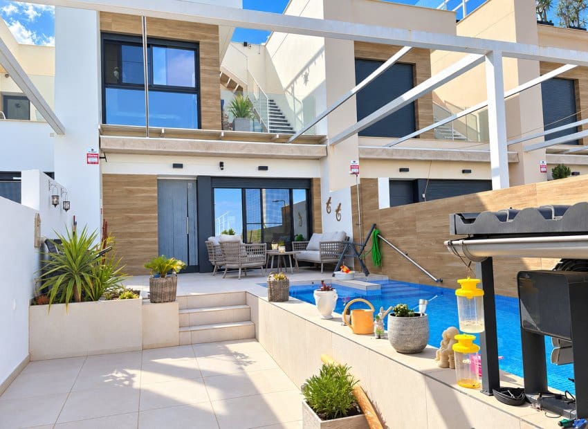3 bedroom Villa for sale in Rojales with pool - € 380,000 (Ref: 10144949)
