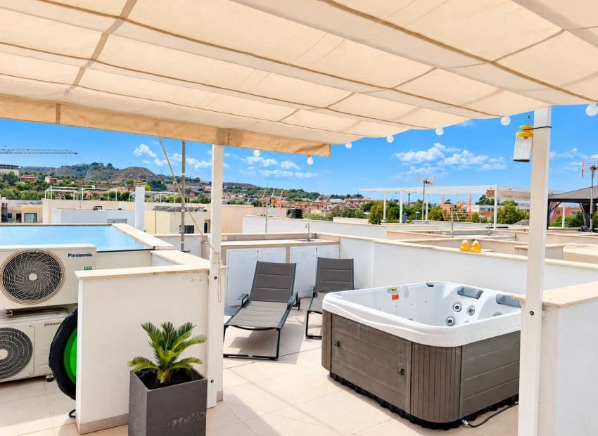3 bedroom Villa for sale in Rojales with pool - € 380,000 (Ref: 10144949)