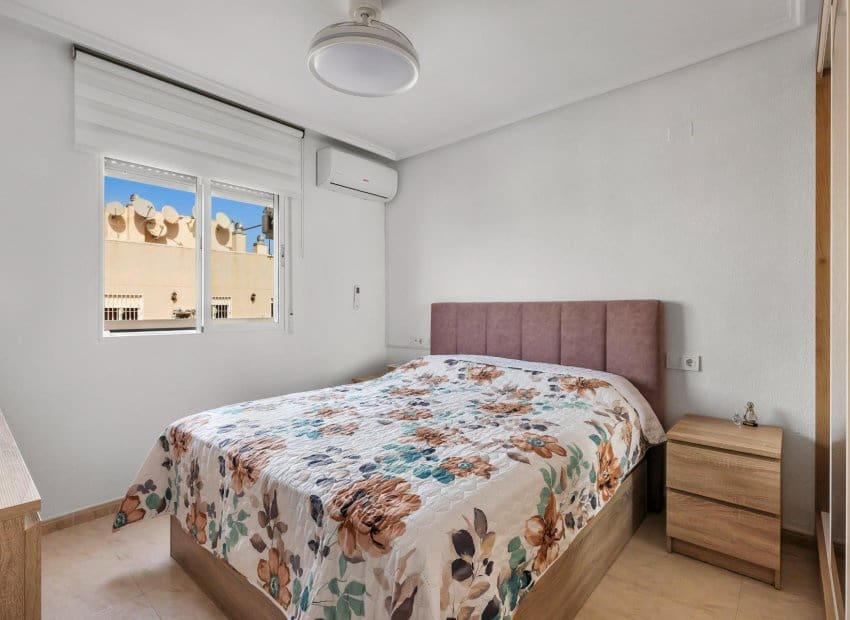 3 quarto Apartamento para venda em Torrevieja com piscina - 189 000 € (Ref: 10144954)