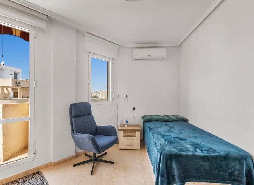 3 quarto Apartamento para venda em Torrevieja com piscina - 189 000 € (Ref: 10144954)