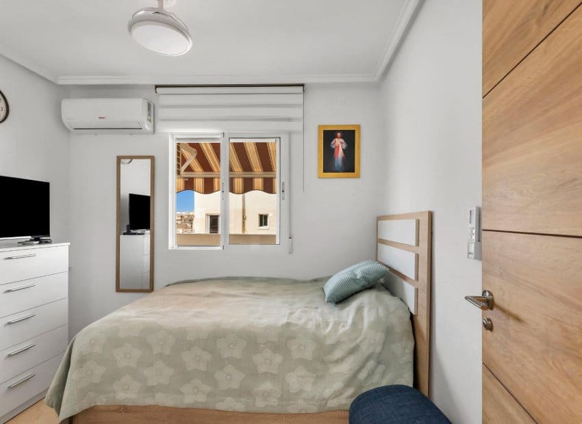 3 quarto Apartamento para venda em Torrevieja com piscina - 189 000 € (Ref: 10144954)