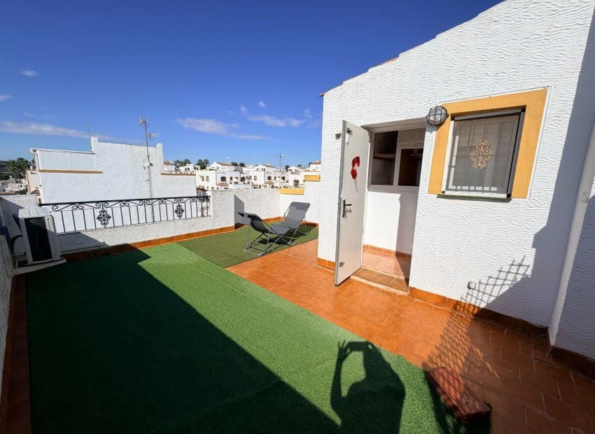 Casa de 3 habitaciones en Orihuela en venta con piscina - 180.000 € (Ref: 10175787)