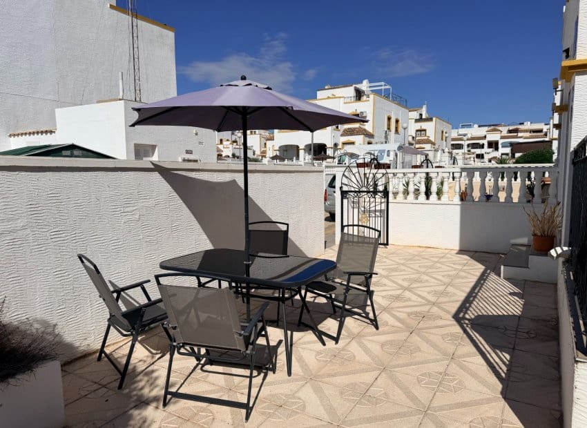Casa de 3 habitaciones en Orihuela en venta con piscina - 180.000 € (Ref: 10175787)